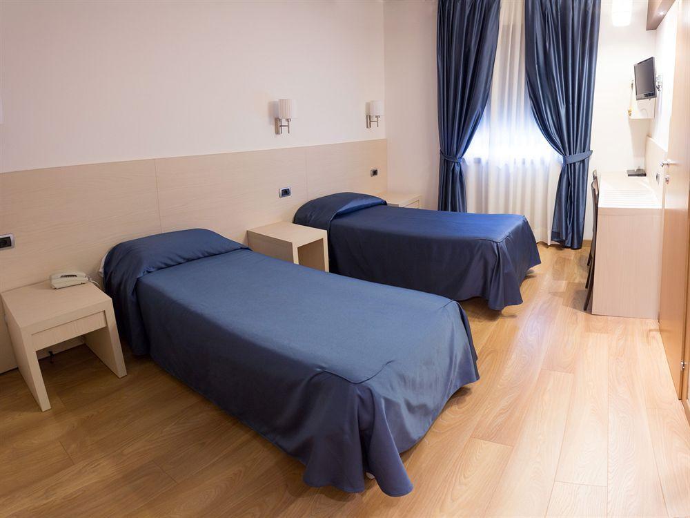 Sam Hotel Monfalcone Buitenkant foto