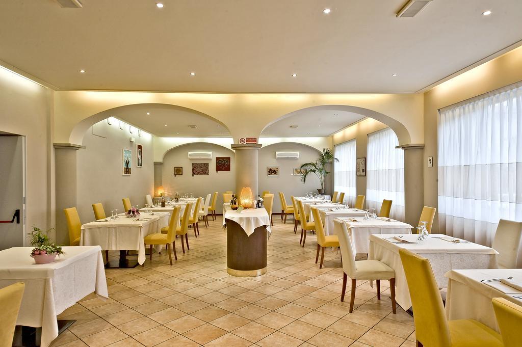 Sam Hotel Monfalcone Buitenkant foto
