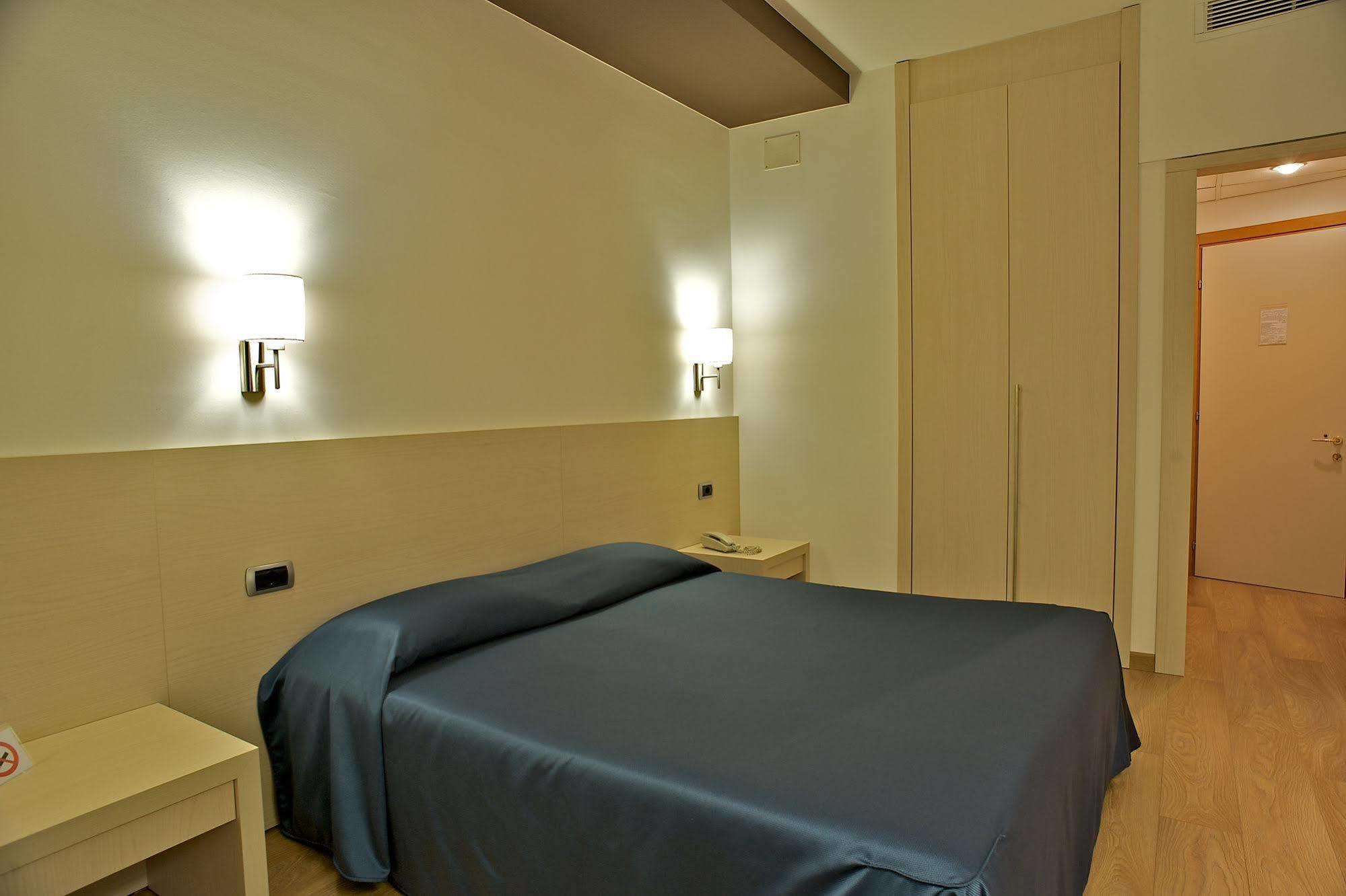 Sam Hotel Monfalcone Buitenkant foto