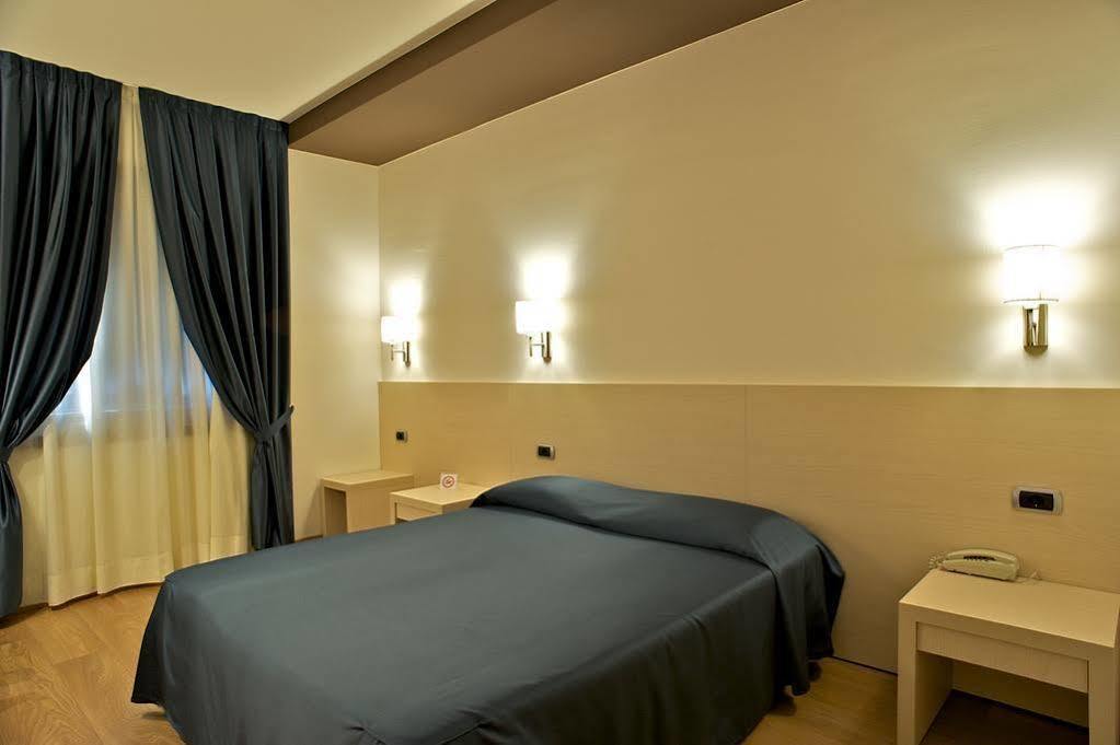 Sam Hotel Monfalcone Buitenkant foto